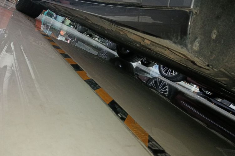 鸿蒙智行 智界R7 2025款 增程 331km Ultra局部细节9001