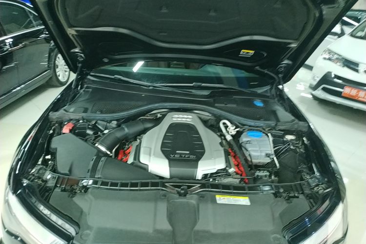 奥迪A6L 2018款 30周年年型 45 TFSI quattro 运动型机舱底盘24