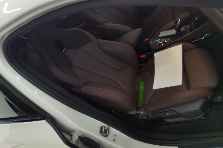 宝马X2 2021款 改款 sDrive25i 曜夜版中控内饰41