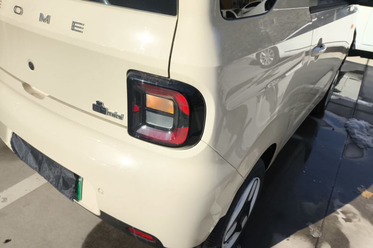 吉利银河 熊猫 2025款 210km 元气熊车身外观9