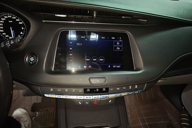 凯迪拉克XT4 2018款 28T 两驱豪华型中控内饰16