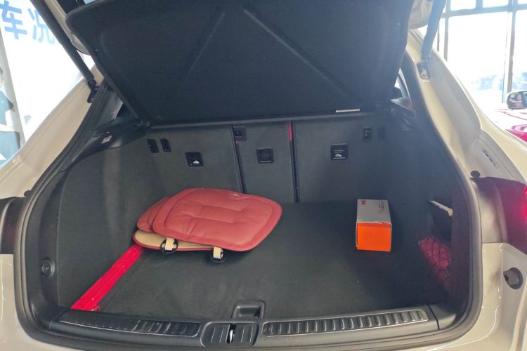 保时捷 2024款 Macan 2.0T机舱底盘23