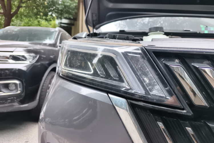 五菱汽车 五菱佳辰 2023款 2.0L DHT旗舰型车身外观8