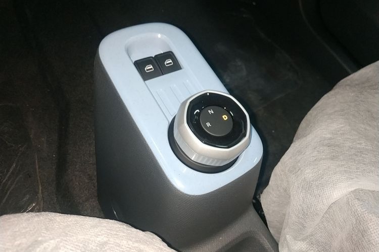 吉利银河 2024款 熊猫mini 200km 耐力熊中控内饰18