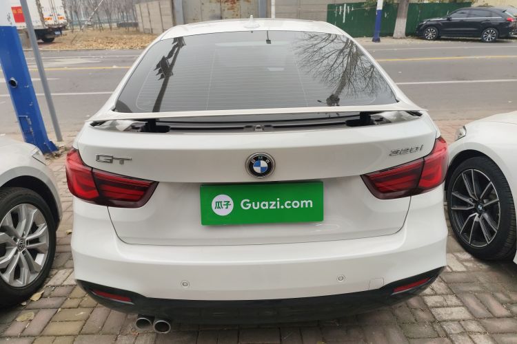 宝马3系GT 2020款 320i M运动套装车身外观6