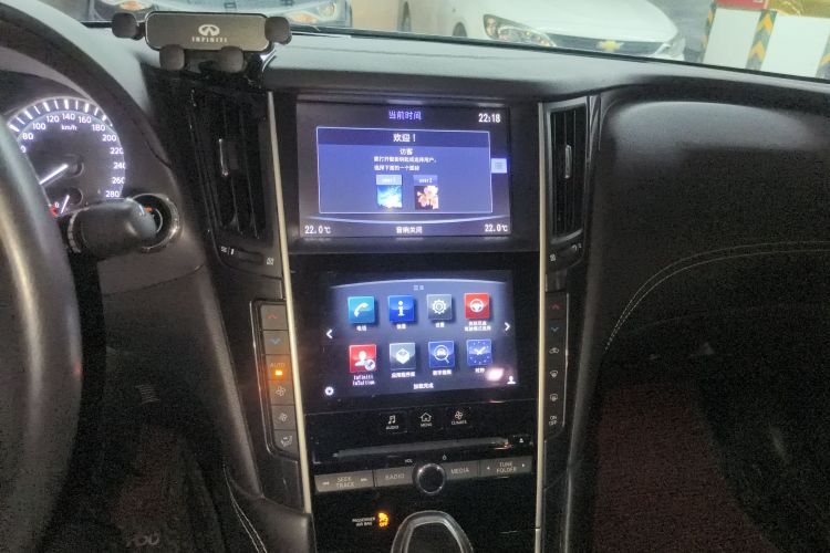 英菲尼迪Q50L 2018款 2.0T 舒适版 国V中控内饰16