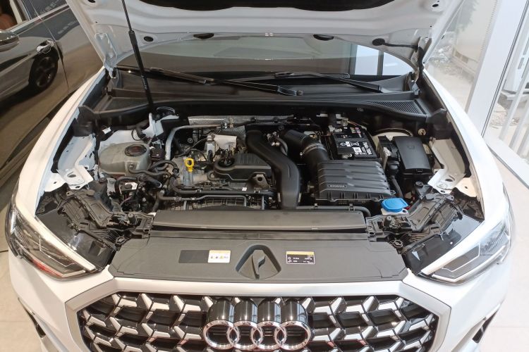 奥迪Q3 2024款 35 TFSI 时尚动感型机舱底盘24