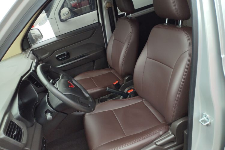 五菱汽车 五菱宏光V 2022款 1.5L劲取版电动助力LAR中控内饰19