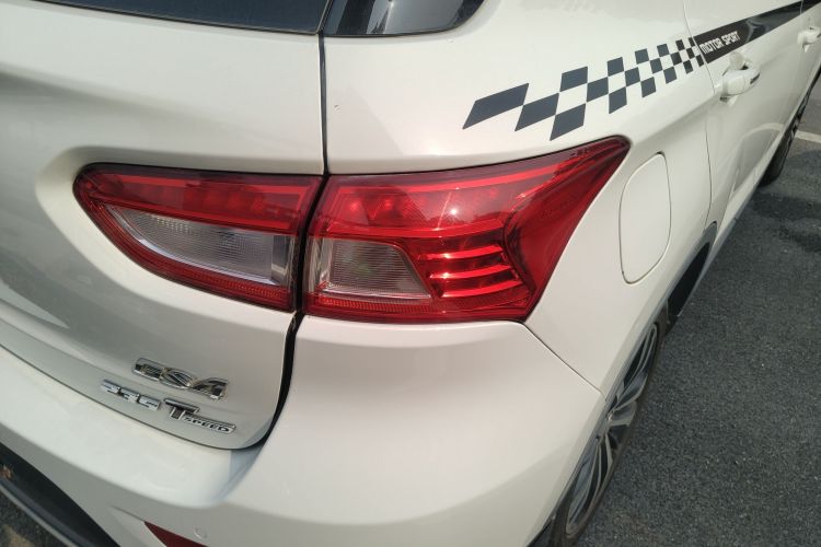 广汽传祺 传祺GS4 2016款 235T G-DCT豪华版车身外观9