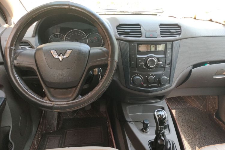 五菱汽车 五菱宏光 2015款 1.5L S 基本型国V中控内饰7002