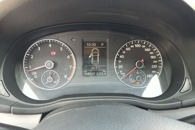 大众 帕萨特 2015款 1.8TSI DSG尊荣版中控内饰14