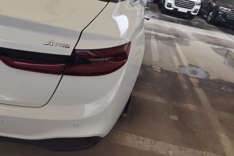 吉利几何A 2021款 Pro 畅享高维续航版 430KM A430平方版车身外观9