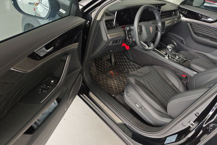 红旗HS5 2022款 改款 2.0T 智联旗享四驱版中控内饰7003