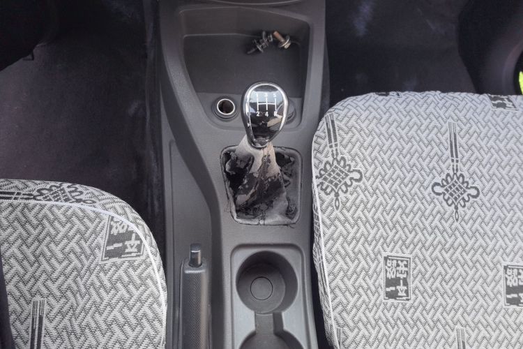 五菱汽车 五菱宏光 2015款 1.5L S 基本型国IV中控内饰18