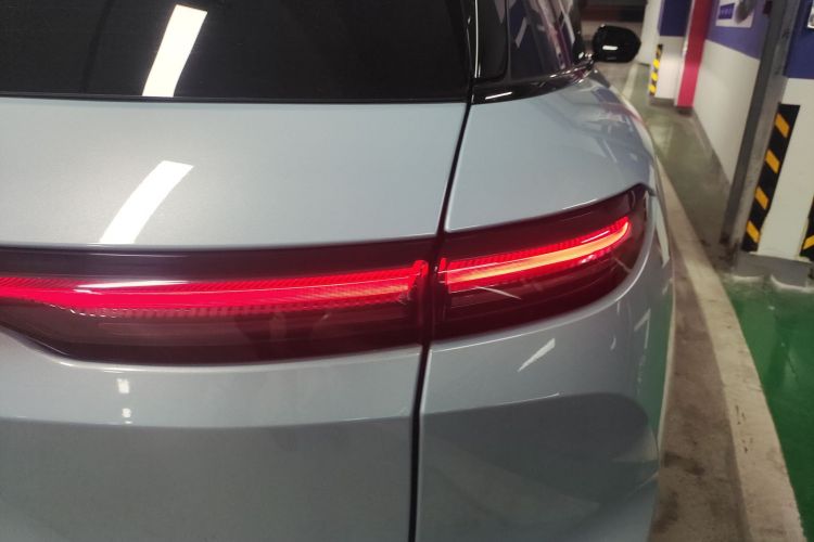 蔚来ES6 2024款 75kWh车身外观9