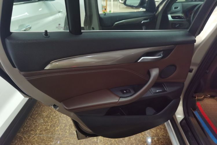 宝马X1 2018款 xDrive20Li 尊享型中控内饰49