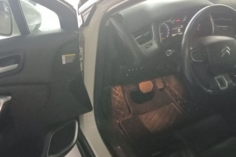 雪铁龙C5 2017款 350THP 自动豪华型中控内饰20