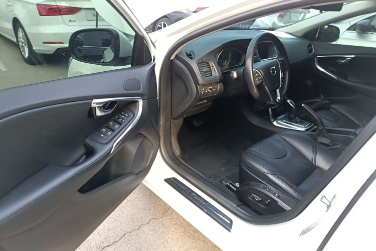 沃尔沃V40 2017款 T3 智逸版中控内饰7003