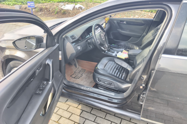 大众 迈腾 2012款 1.8TSI 豪华型中控内饰20