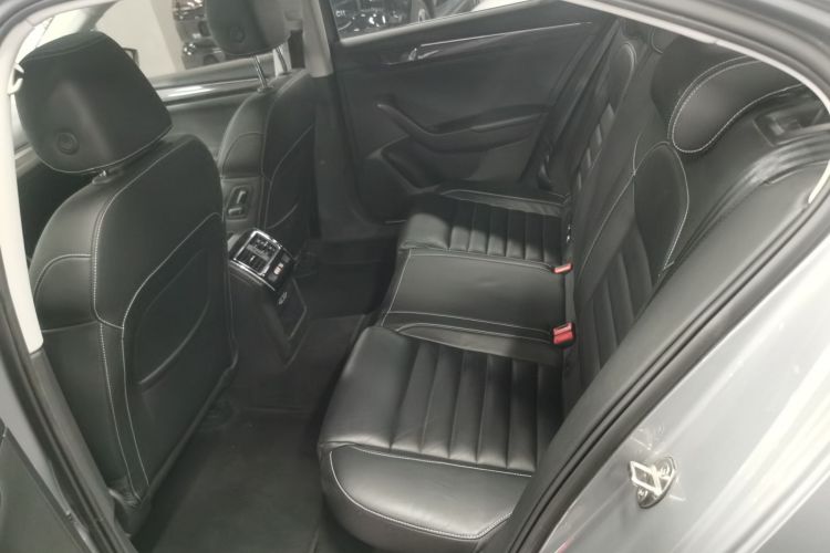 斯柯达 速派 2018款 TSI330 DSG豪华版 国V中控内饰7004