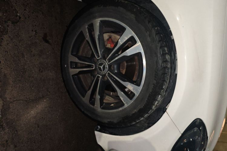 奔驰C级 2017款 改款 C 200 运动版车身外观10