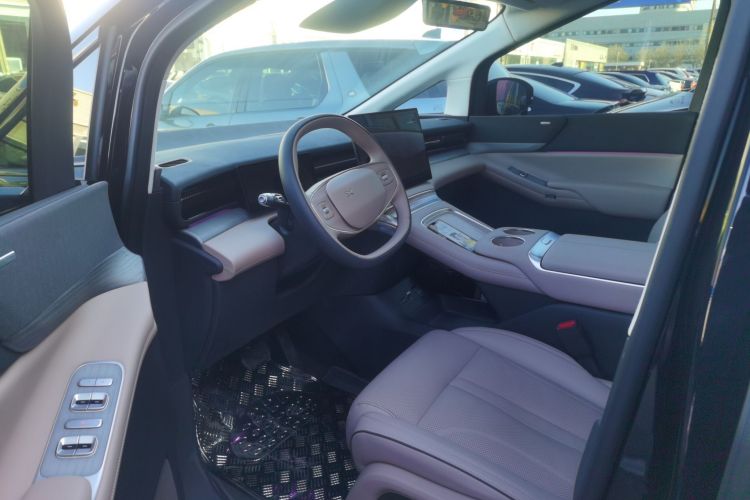 小鹏X9 2025款 740超长续航 Max中控内饰19