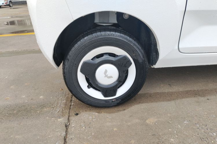 五菱汽车 宏光MINIEV 2022款 轻松款 磷酸铁锂车身外观6008