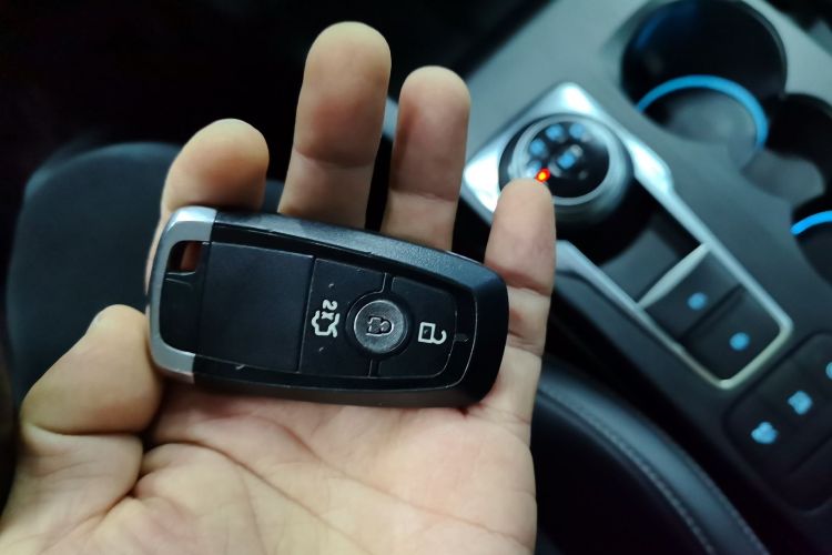 福特 福克斯 2020款 两厢 EcoBoost 180 自动锋潮型中控内饰11