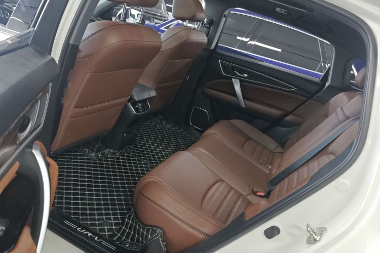 本田UR-V 2017款 370TURBO 两驱尊贵版 国V中控内饰7004