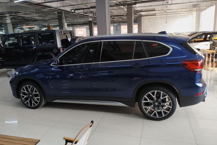 宝马X1 2020款 xDrive25Li 尊享型车身外观6003