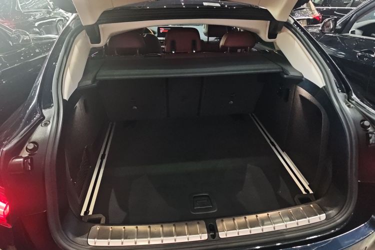 宝马X4 2022款 xDrive 25i M运动套装机舱底盘23