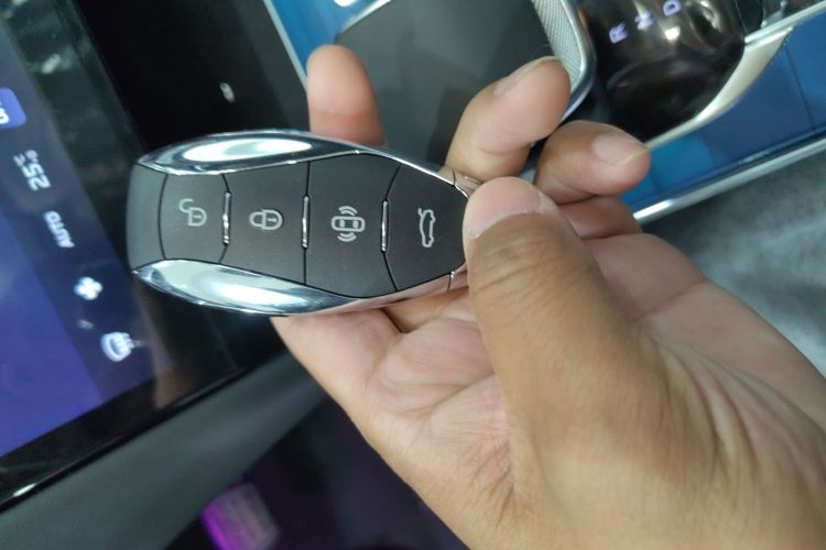 红旗HS7 PHEV 2024款 2.0T PHEV 四驱旗畅版 6座中控内饰7001