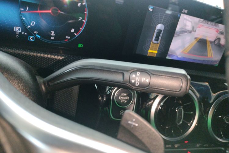 奔驰A级 2020款 改款 A 200 L 运动轿车动感型中控内饰18