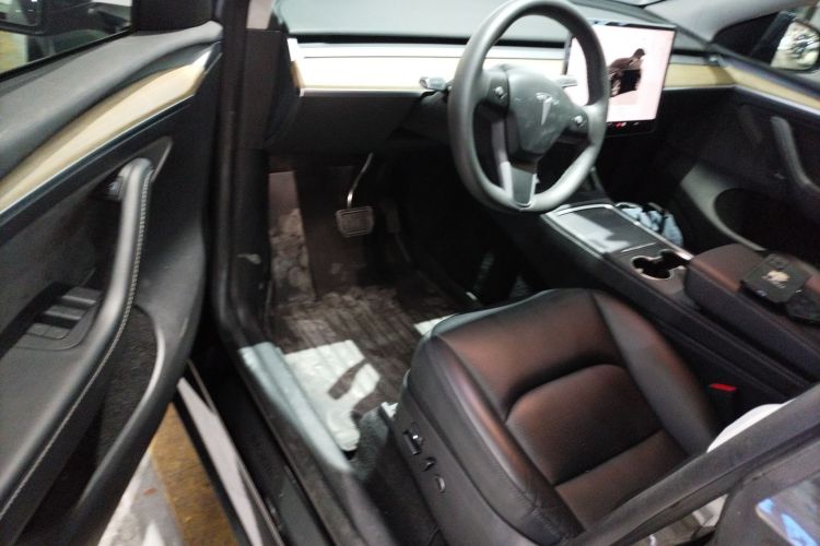 特斯拉 Model Y 2022款 改款 长续航全轮驱动版中控内饰7002