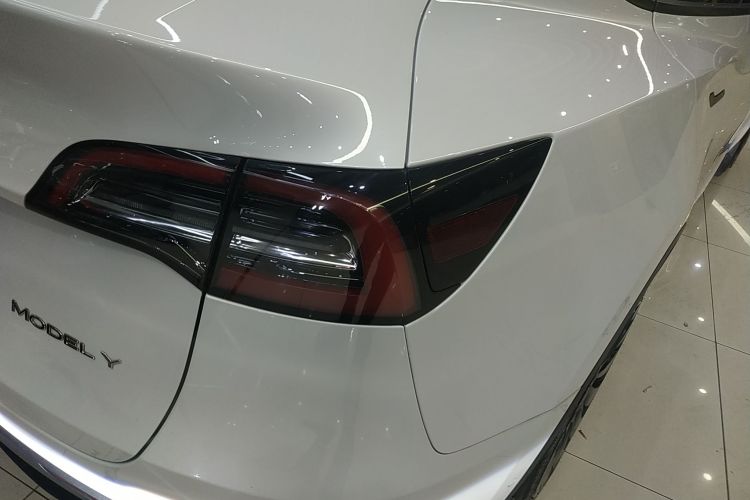 特斯拉 Model Y 2022款 改款 后轮驱动版车身外观9