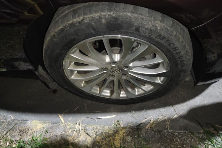 别克 君越 2016款 28T 豪华型车身外观10