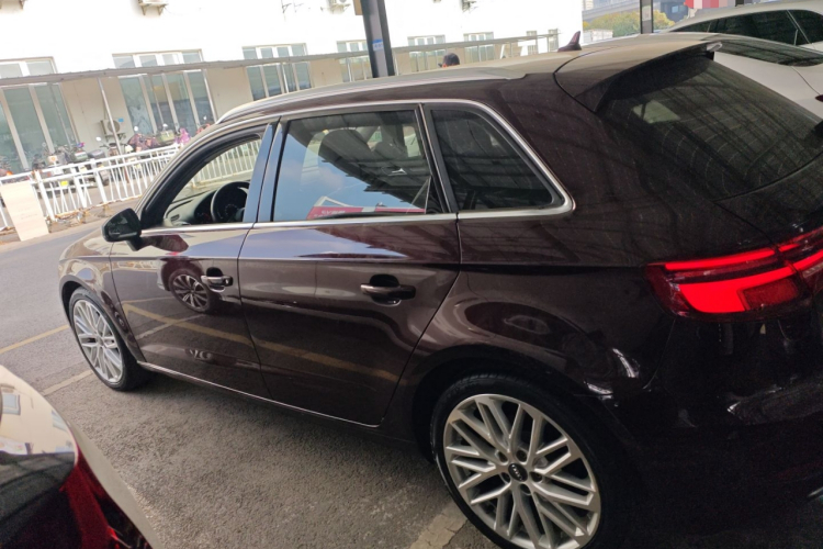 奥迪A3 2017款 Sportback 35 TFSI 风尚型车身外观4