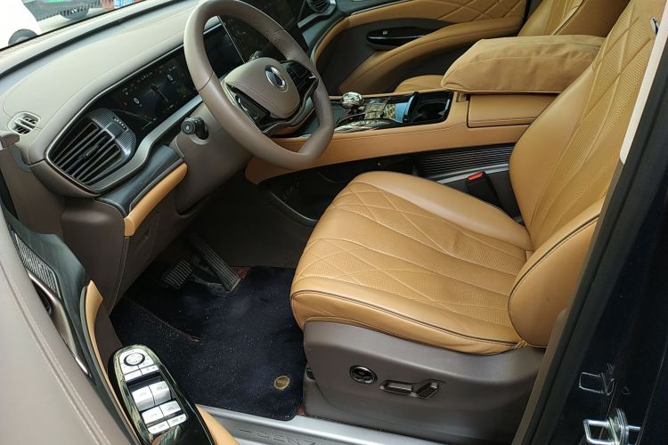 腾势D9 2022款 DM-i 970 四驱尊荣型中控内饰19