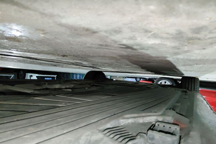 奔驰C级 2023款 改款 C 200 L 运动版局部细节9002