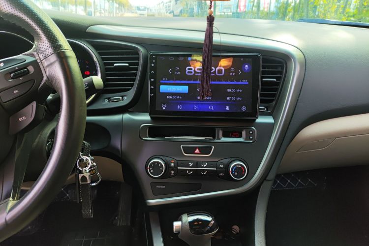 起亚K5 2015款 2.0L 自动GL中控内饰16