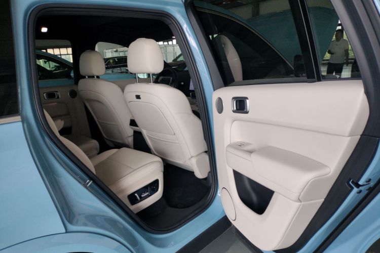 理想汽车 理想L8 2024款 Max中控内饰45