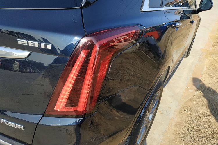 凯迪拉克XT5 2020款 28T 豪华型车身外观9