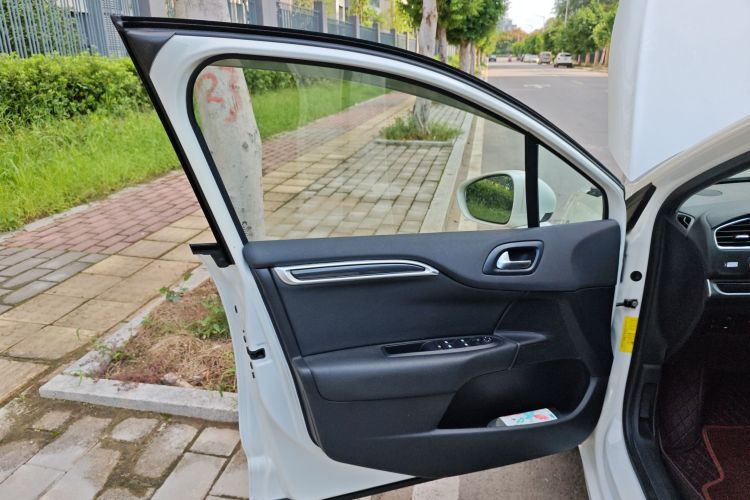 雪铁龙C4L 2014款 1.6THP 智驱版 自动劲智型中控内饰47