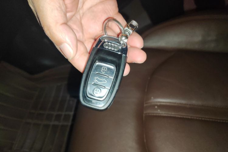 奥迪A8 2013款 A8L 45 TFSI quattro舒适型中控内饰7001