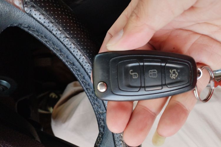 福特 福克斯 2015款 三厢 EcoBoost 125 自动超能风尚型中控内饰11