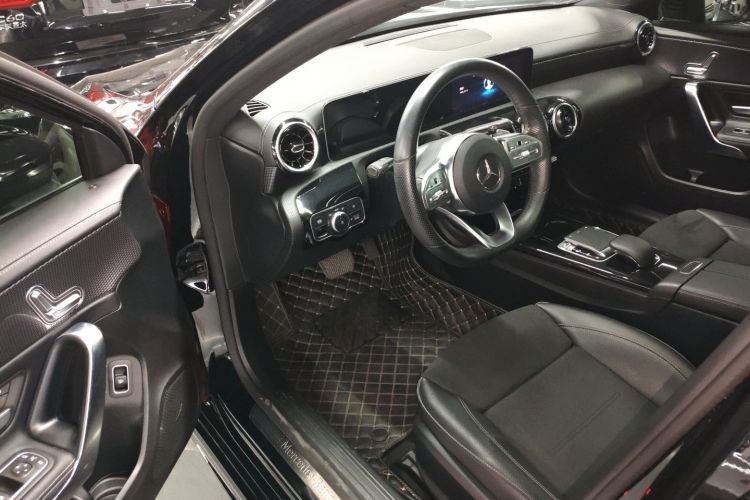 奔驰A级 2019款 改款 A 200 L 运动轿车中控内饰20