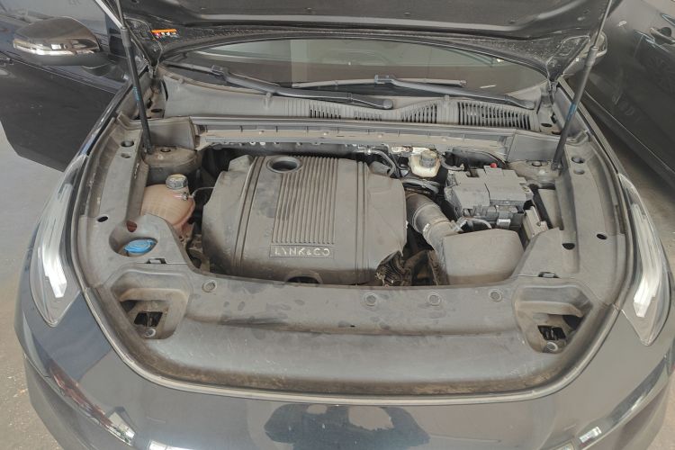 领克03 2022款 1.5TD DCT劲Plus机舱底盘24