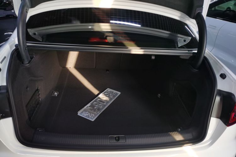 奥迪A4L 2019款 40 TFSI 时尚型 国V机舱底盘23