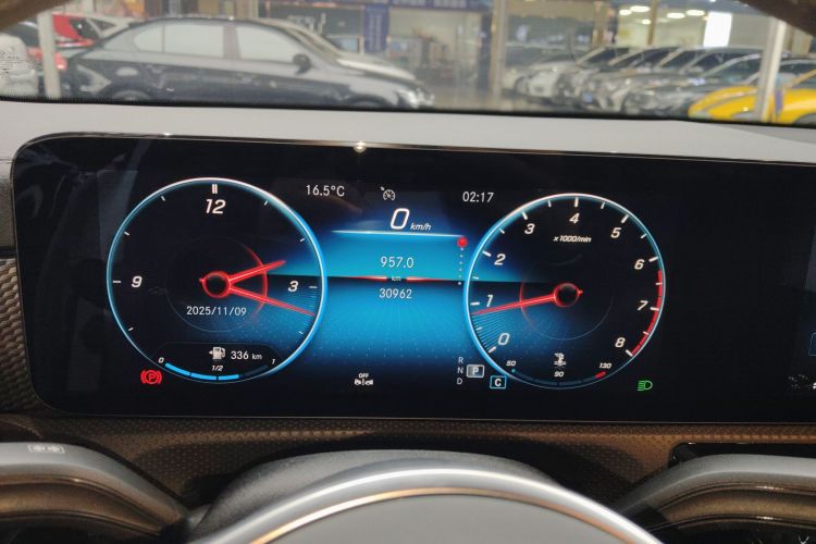 奔驰A级 2021款 A 200 L 运动轿车动感型中控内饰14