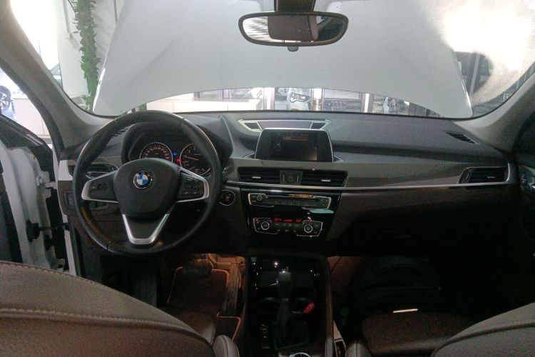 宝马X1 2016款 sDrive20Li 豪华型中控内饰12